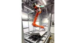 Роботизированный комплекс гидрорезки пластиковых изделий на базе роботов KUKA