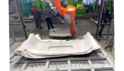Роботизированный комплекс гидрорезки пластиковых изделий на базе роботов KUKA